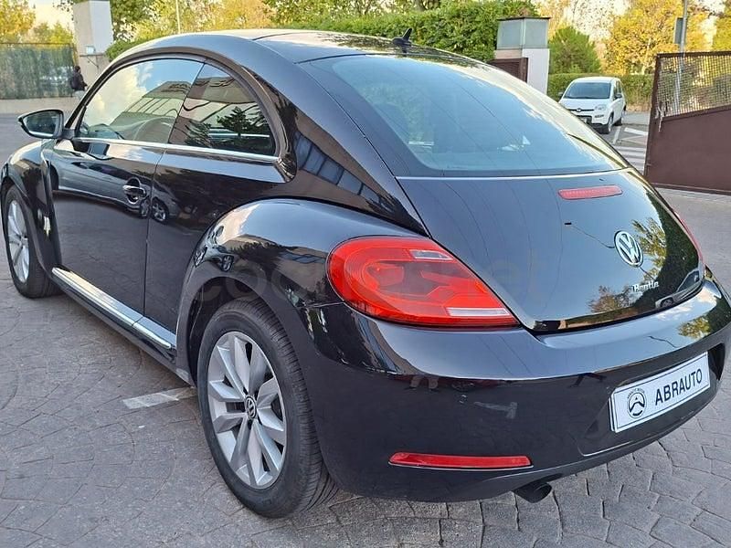 Usado VW Beetle Design 110 CV (80 kW) 2015 Negro Berlina