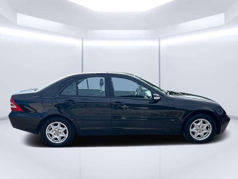 Usado Mercedes C220 Avantgarde 143 CV (105 kW) 2002 Negro Berlina