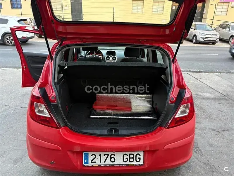 Usado Opel Corsa Cosmo 90 CV (66 kW) 2008 Rojo Utilitario