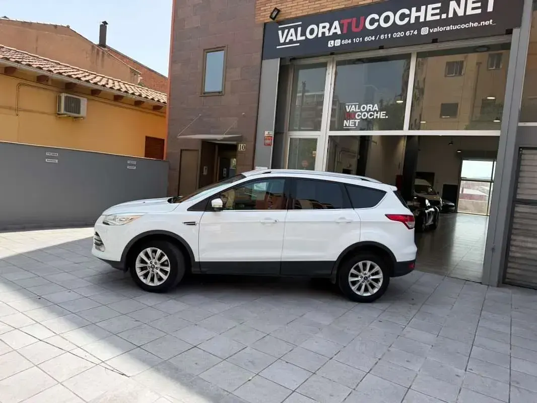 Usado Ford Kuga Titanium 120 CV (88 kW) 2016 Blanco SUV