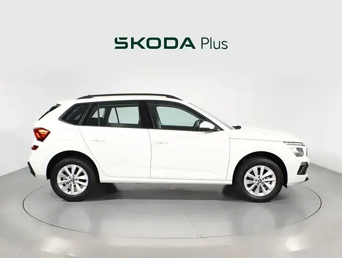 Usado Skoda Kamiq Essence 95 CV (69 kW) 2025 Blanco SUV
