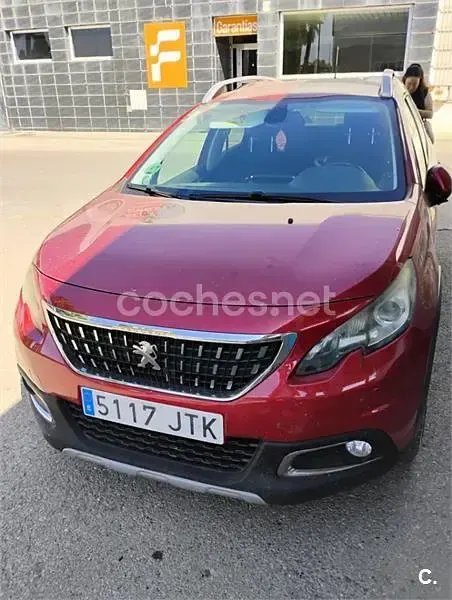Usado Peugeot 2008 Allure 120 CV (88 kW) 2016 Rojo SUV
