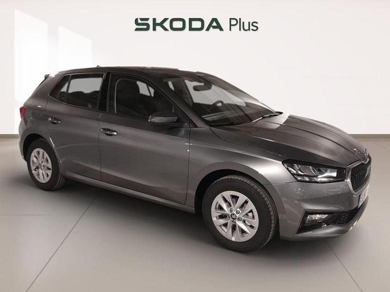 Gris Usado 2025 Skoda Fabia Essence Utilitario | 19.900 € (Caro) - Imagen 1/4