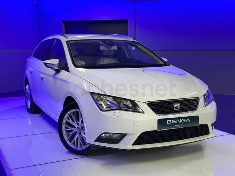Usado Seat Leon Style 150 CV (110 kW) 2014 Blanco Familiar