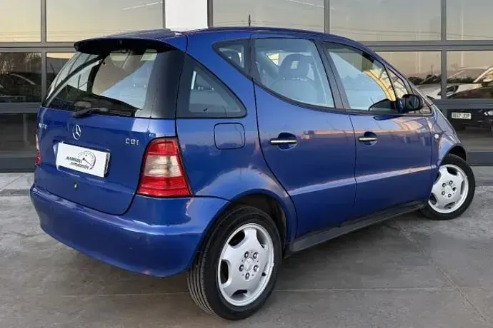 Usado Mercedes A170 90 CV (66 kW) 1999 Azul Utilitario