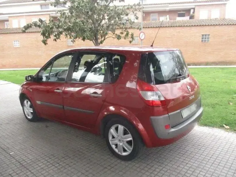 Usado Renault Scénic Authentique 100 CV (73 kW) 2005 Granate Monovolumen