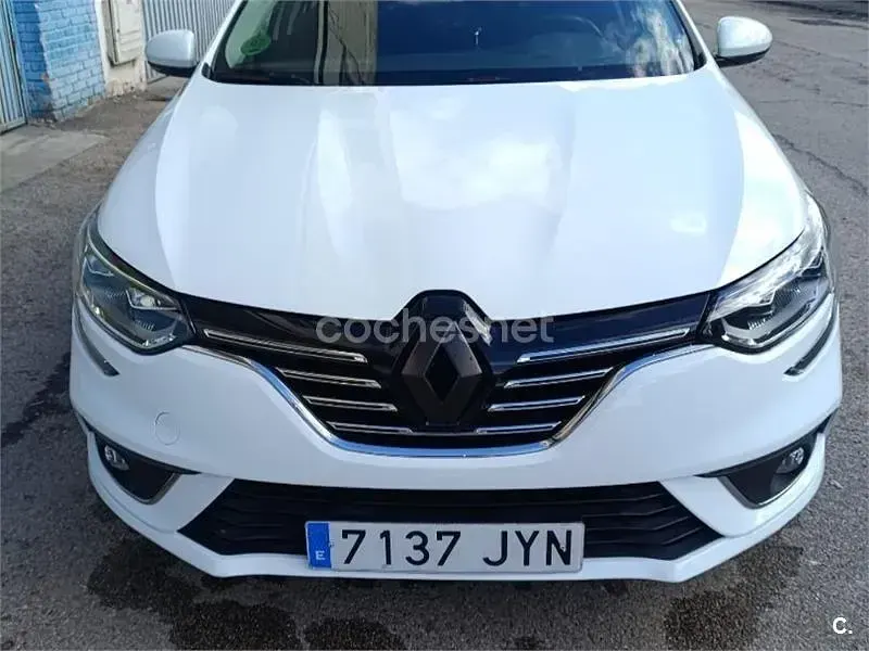 Usado Renault Mégane GrandTour Zen 130 CV (95 kW) 2017 Blanco Familiar