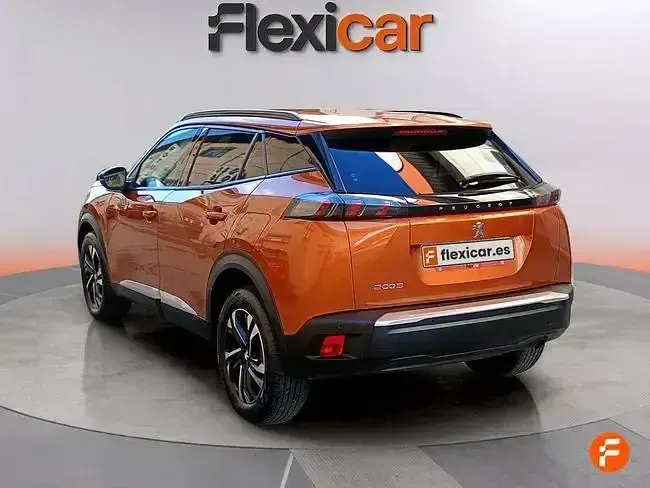 Usado Peugeot 2008 Active 100 CV (73 kW) 2023 Naranja SUV