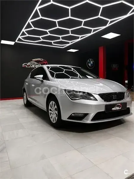 Usado Seat Leon Style 150 CV (110 kW) 2013 Gris / plata Berlina