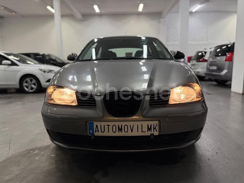 Usado Seat Ibiza Fresh 100 CV (73 kW) 2003 Gris / plata Berlina