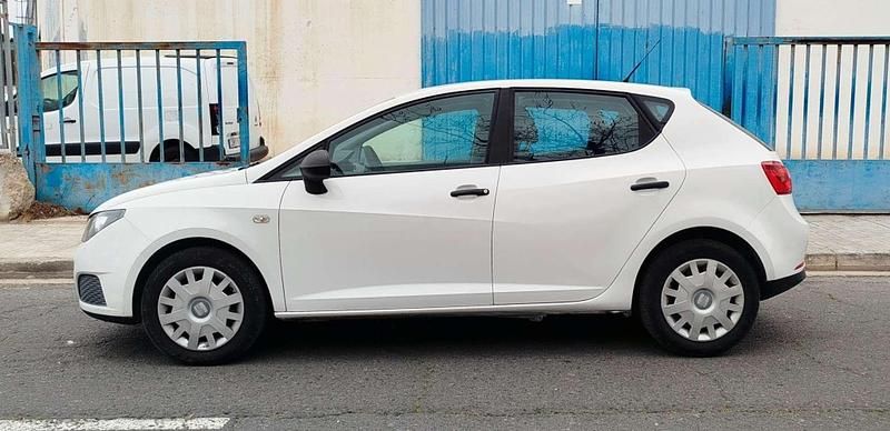 Usado Seat Ibiza Reference 86 CV (63 kW) 2010 Blanco Utilitario