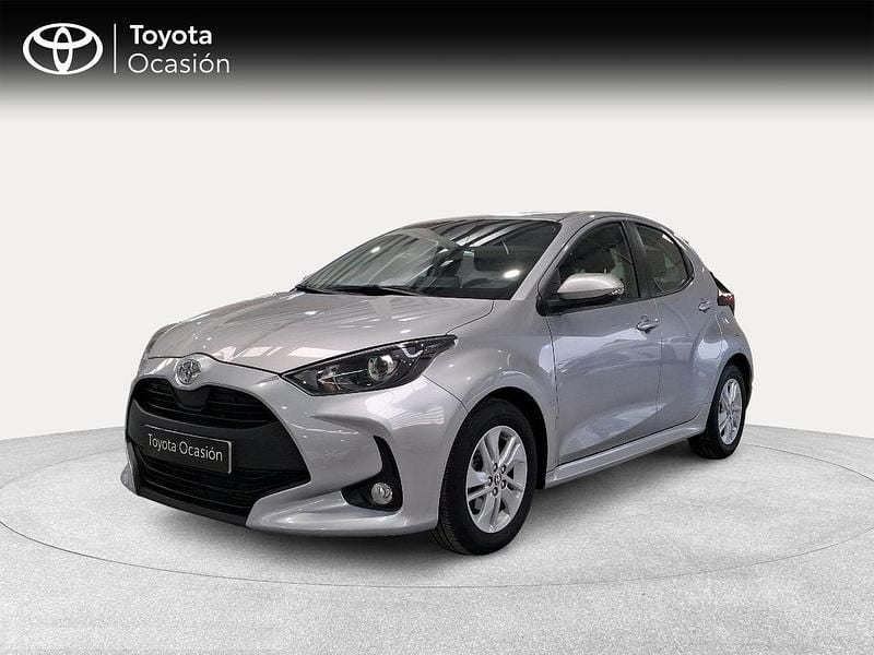 Gris / plata Usado 2021 Toyota Yaris Edition Berlina | 15.900 € (Precio justo) - Imagen 1/4