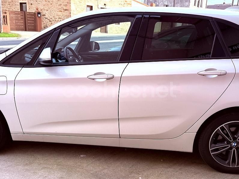 Usado BMW 225 Active Tourer iPerformance 224 CV (164 kW) 2019 Blanco Monovolumen