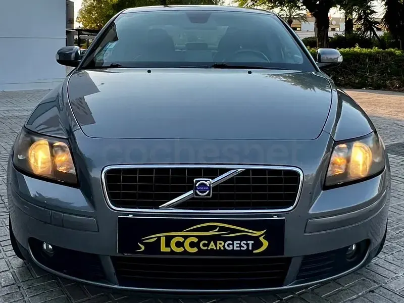Usado Volvo S40 Momentum 180 CV (132 kW) 2006 Gris / plata Berlina