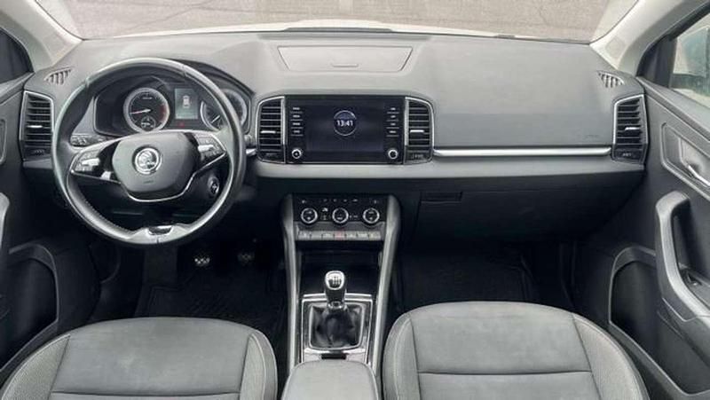 Usado Skoda Karoq Ambition 116 CV (85 kW) 2022 Plateado SUV