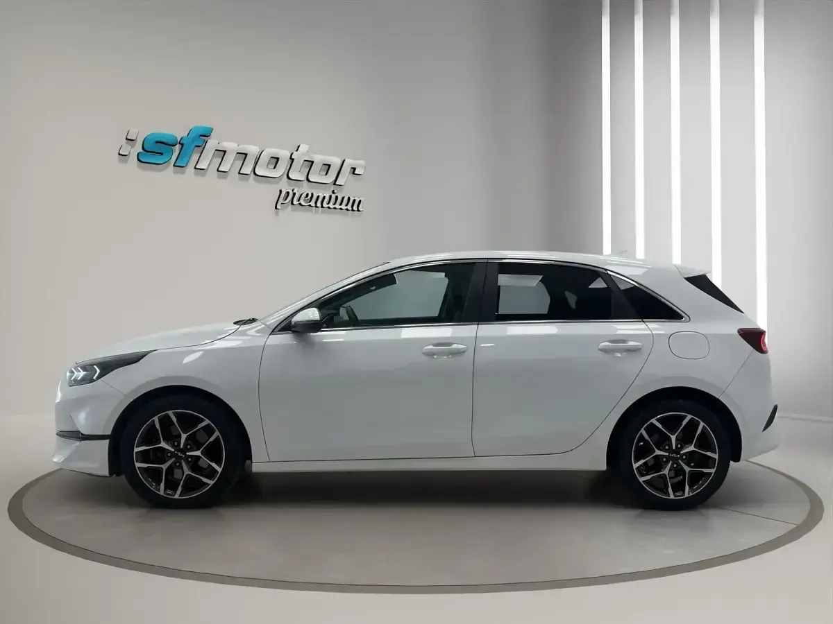Usado Kia Ceed 136 CV (100 kW) 2022 Blanco Utilitario