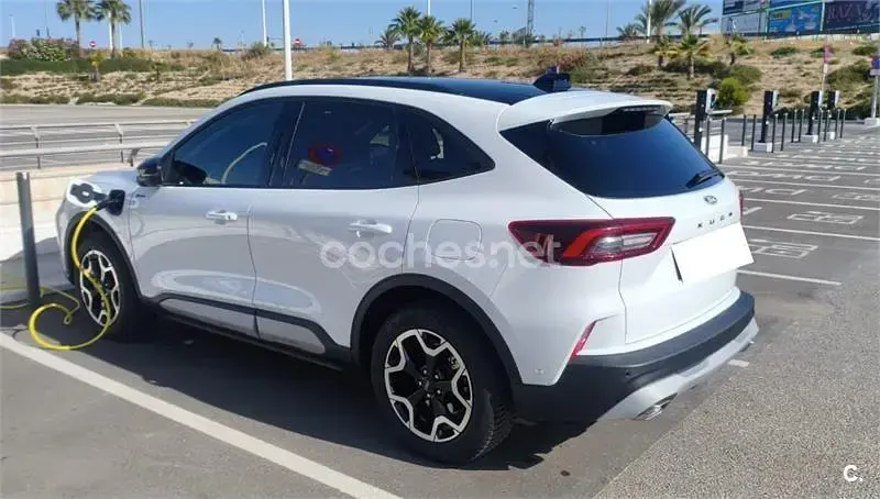 Usado Ford Kuga Active X 243 CV (178 kW) 2025 Blanco SUV
