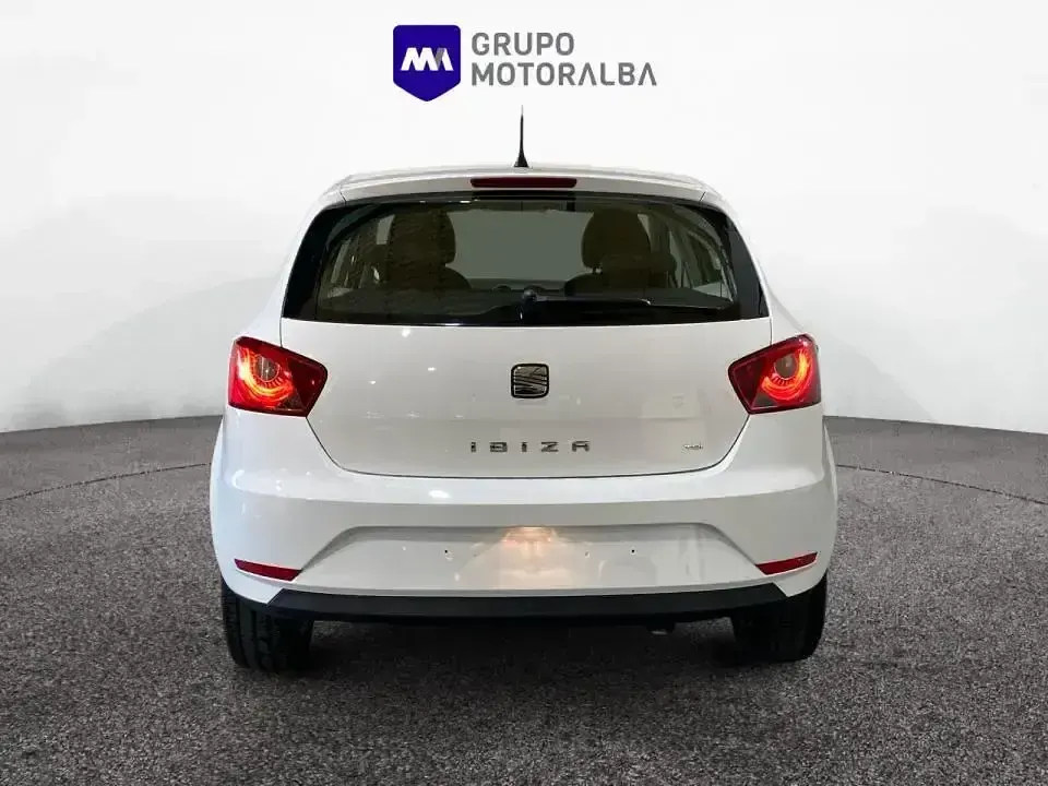 Usado Seat Ibiza Reference 90 CV (66 kW) 2013 Blanco Berlina