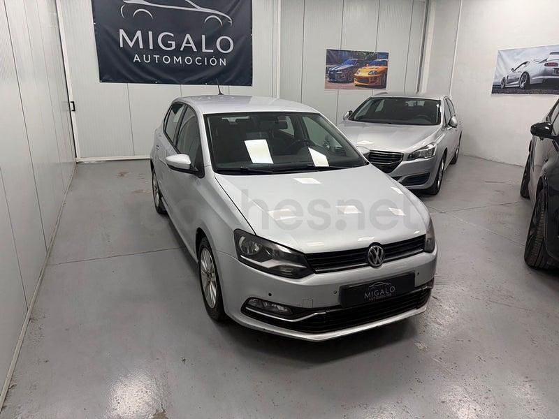Usado VW Polo Advance 90 CV (66 kW) 2017 Gris / plata Berlina