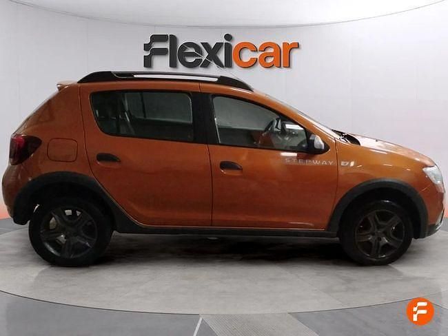 Usado Dacia Sandero Stepway 90 CV (66 kW) 2017 Naranja