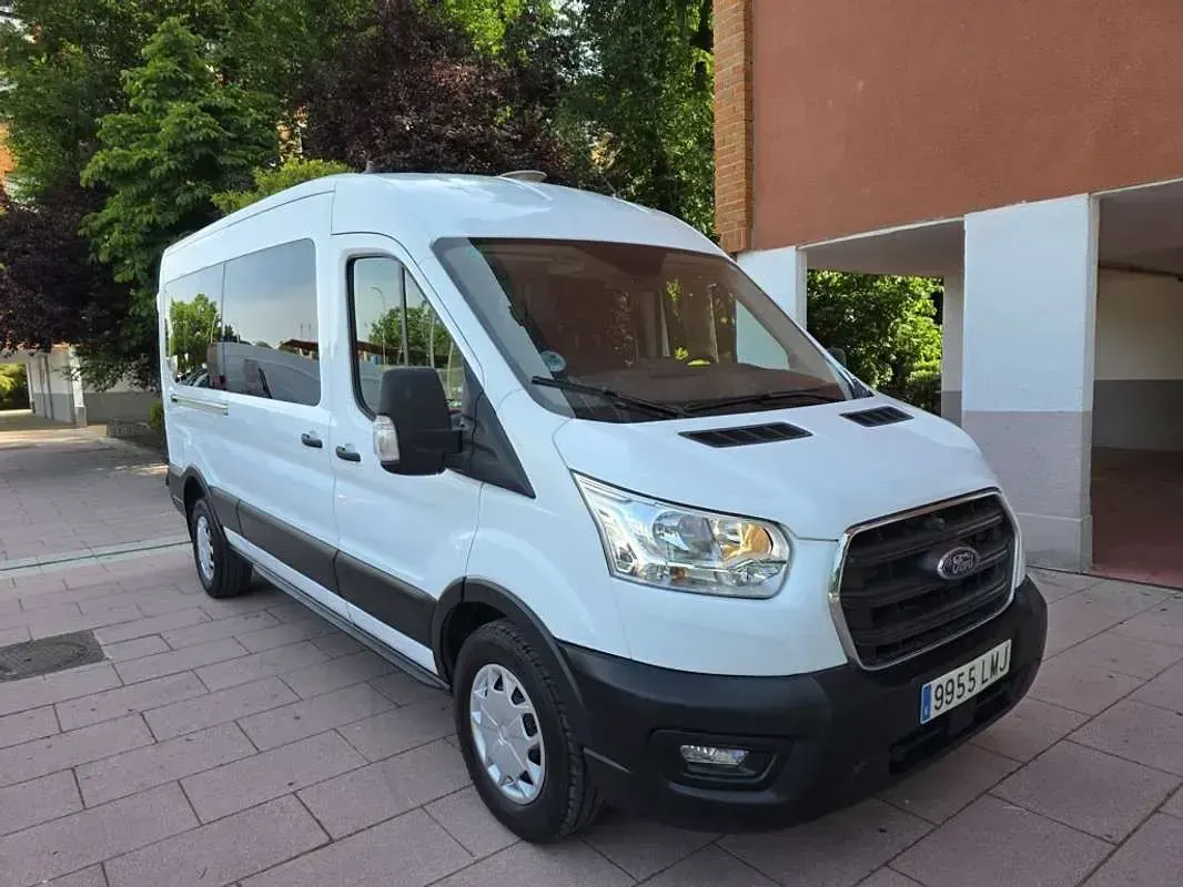 Usado Ford Transit Trend 131 CV (96 kW) 2021 Blanco Familiar