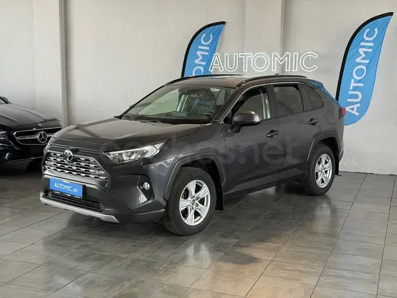 Usado Toyota RAV4 Executive 151 CV (111 kW) 2019 Gris / plata SUV