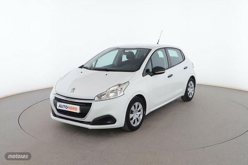 Blanco Usado 2016 Peugeot 208 Access Utilitario | 7199 € (Buen precio) - Imagen 1/3