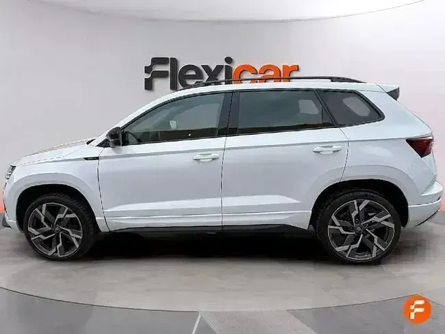 Usado Skoda Karoq SportLine 150 CV (110 kW) 2025 Blanco SUV