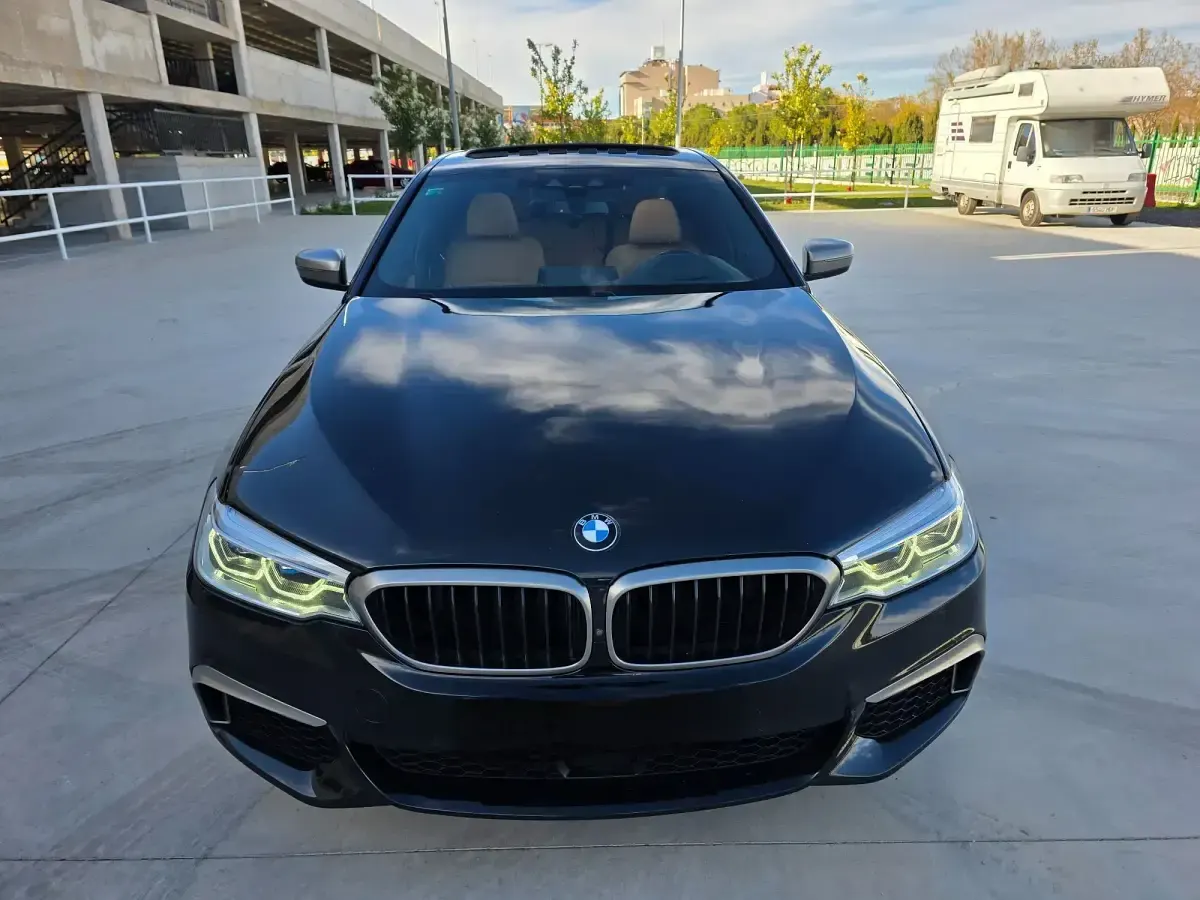 Usado BMW M550 Comfort Edition 400 HP (294 kW) 2020 Preto Sedan