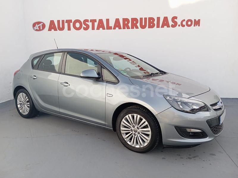 Gris / plata Usado 2016 Opel Astra Selective Berlina | 8990 € (Precio justo) - Imagen 1/4