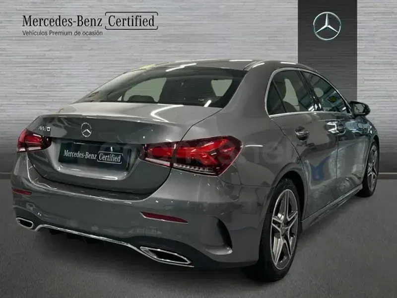 Usado Mercedes A180 136 CV (100 kW) 2022 Gris / plata Berlina