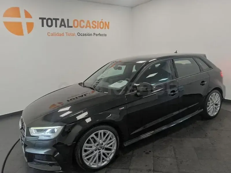 Usado Audi A3 S-Line 116 CV (85 kW) 2018 Naranja Berlina