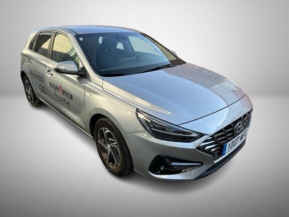 Usado Hyundai i30 120 CV (88 kW) 2023 Gris