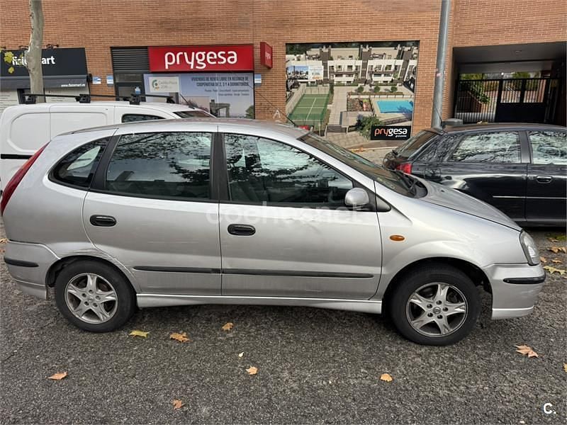 Usado Nissan Almera Tino Acenta 116 CV (85 kW) 2005 Gris / plata Monovolumen
