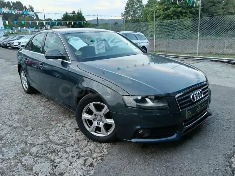 Usado Audi A4 143 CV (105 kW) 2010 Gris / plata Berlina
