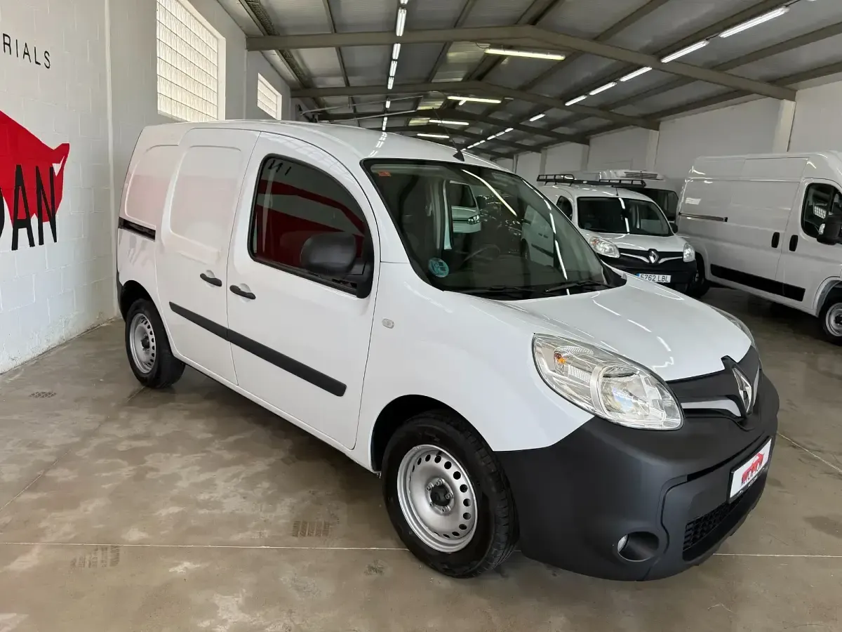 Usado Renault Kangoo 95 CV (69 kW) 2021 Blanco Monovolumen