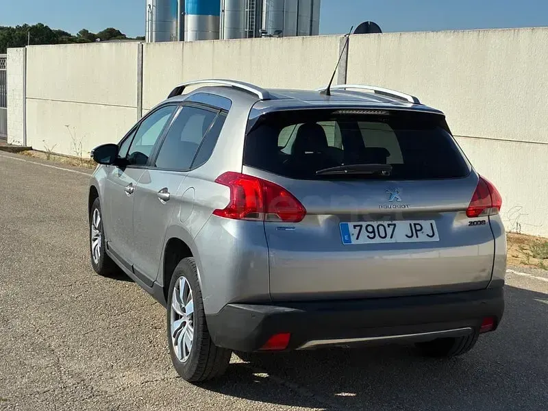 Usado Peugeot 2008 Access 82 CV (60 kW) 2016 Gris / plata SUV