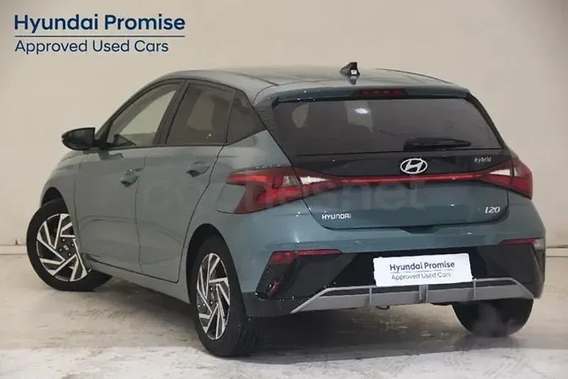 Usado Hyundai i20 100 CV (73 kW) 2025 Verde Utilitario