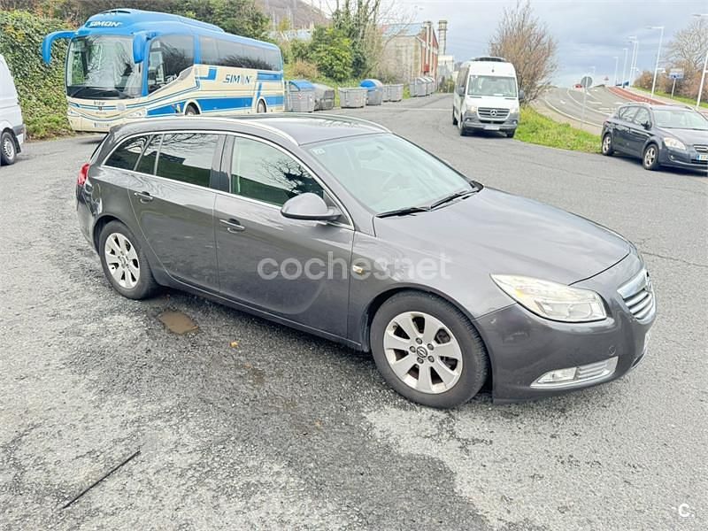 Usado Opel Insignia Cosmo 130 CV (95 kW) 2011 Gris / plata Familiar