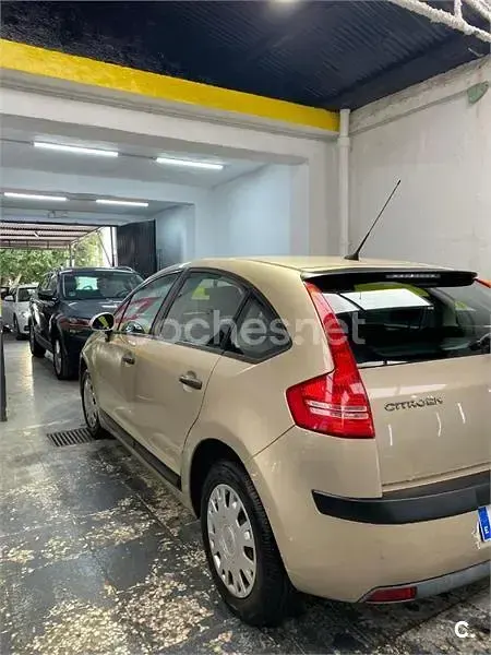 Usado Citroën C4 92 CV (67 kW) 2007 Beige Berlina