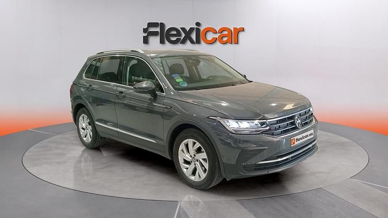 Usado VW Tiguan Life 131 CV (96 kW) 2022 Gris SUV