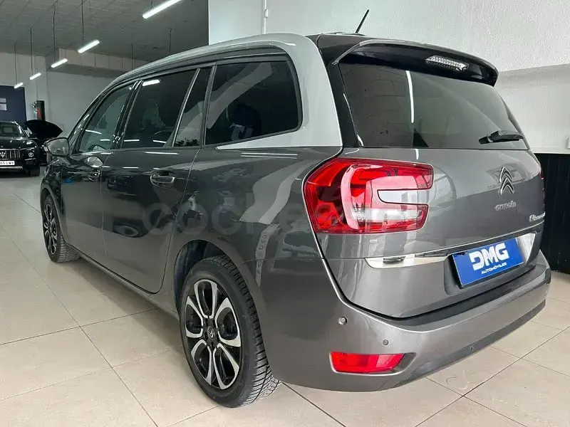 Usado Citroën C4 SpaceTourer Shine 130 CV (95 kW) 2020 Gris Monovolumen