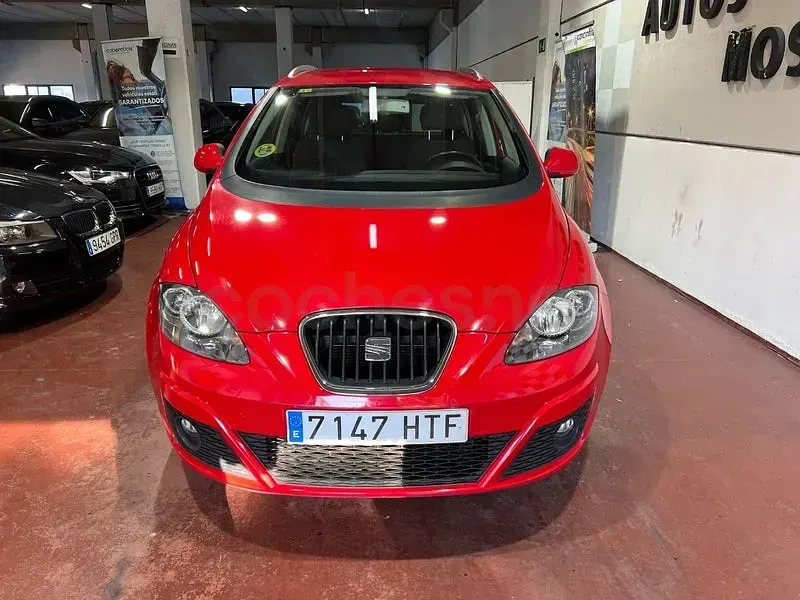 Usado Seat Altea XL Style 140 CV (102 kW) 2013 Rojo Monovolumen