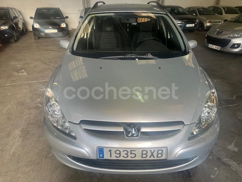 Usado Peugeot 307 110 CV (80 kW) 2002 Gris / plata Familiar