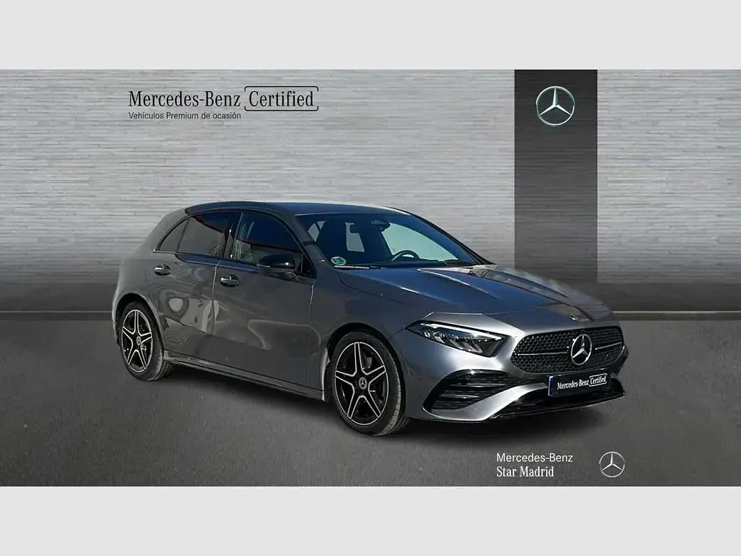 Usado Mercedes A180 109 CV (80 kW) 2025 Gris Utilitario
