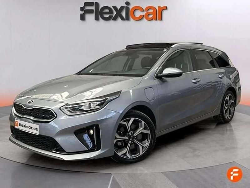 Usado Kia Ceed 141 CV (103 kW) 2022 Gris Utilitario