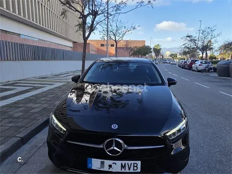 Usado Mercedes A180 116 CV (85 kW) 2024 Negro Berlina