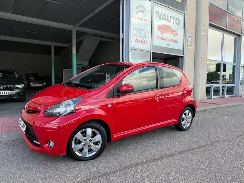 Occasion Toyota Aygo Live 68 PK (50 kW) 2012 Rood Hatchback