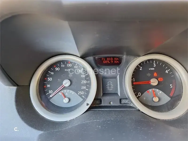 Usado Renault Mégane Privilege 100 CV (73 kW) 2005 Gris / plata Berlina