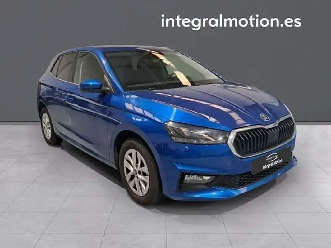 Usado Skoda Fabia Selection 95 CV (69 kW) 2025 Gris Utilitario